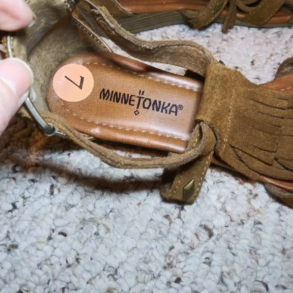 Minnetonka Fringed Brown Suede Gladiator Style Sandal - Picture 4 of 8